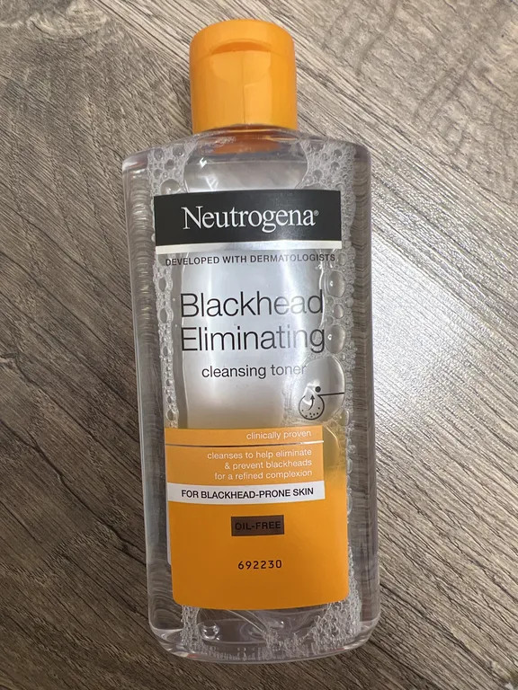 تونر پاک کننده صورت نوتروژینا مدل Blackhead Eliminating حجم 200 میلیلیتر از بین برنده جوشهای سر سیاه و پاککننده عمیق منافذ پوست